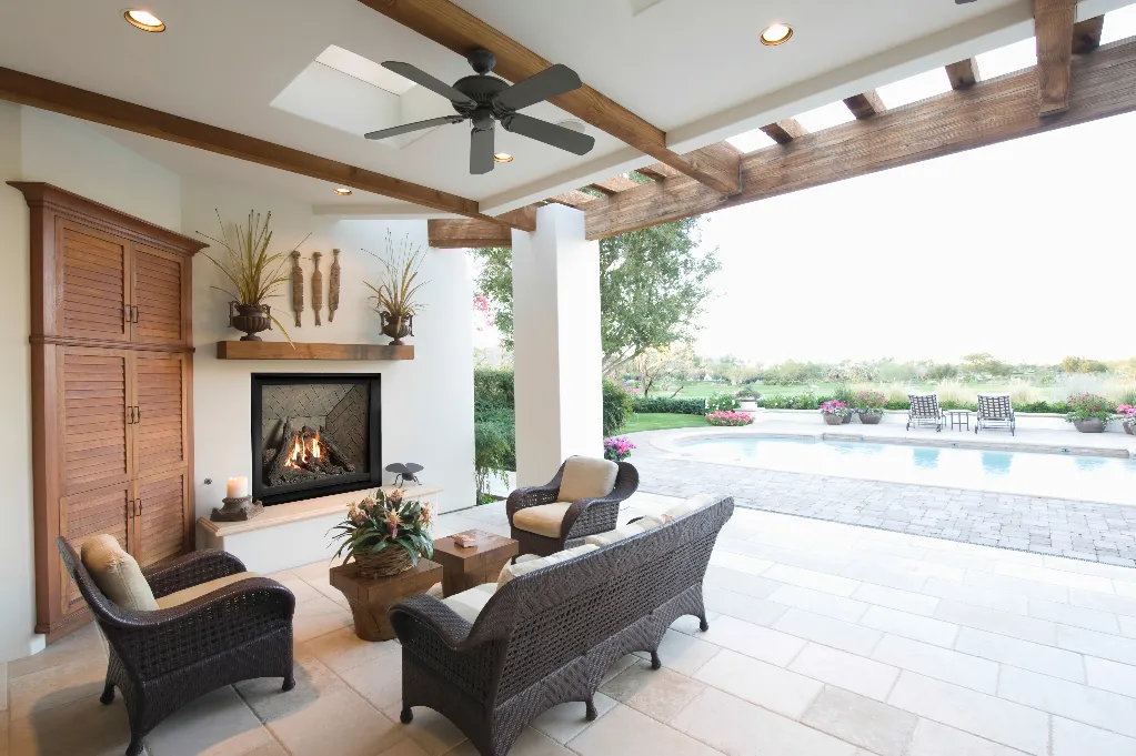 H6-outdoor-Adobe-2024.webp